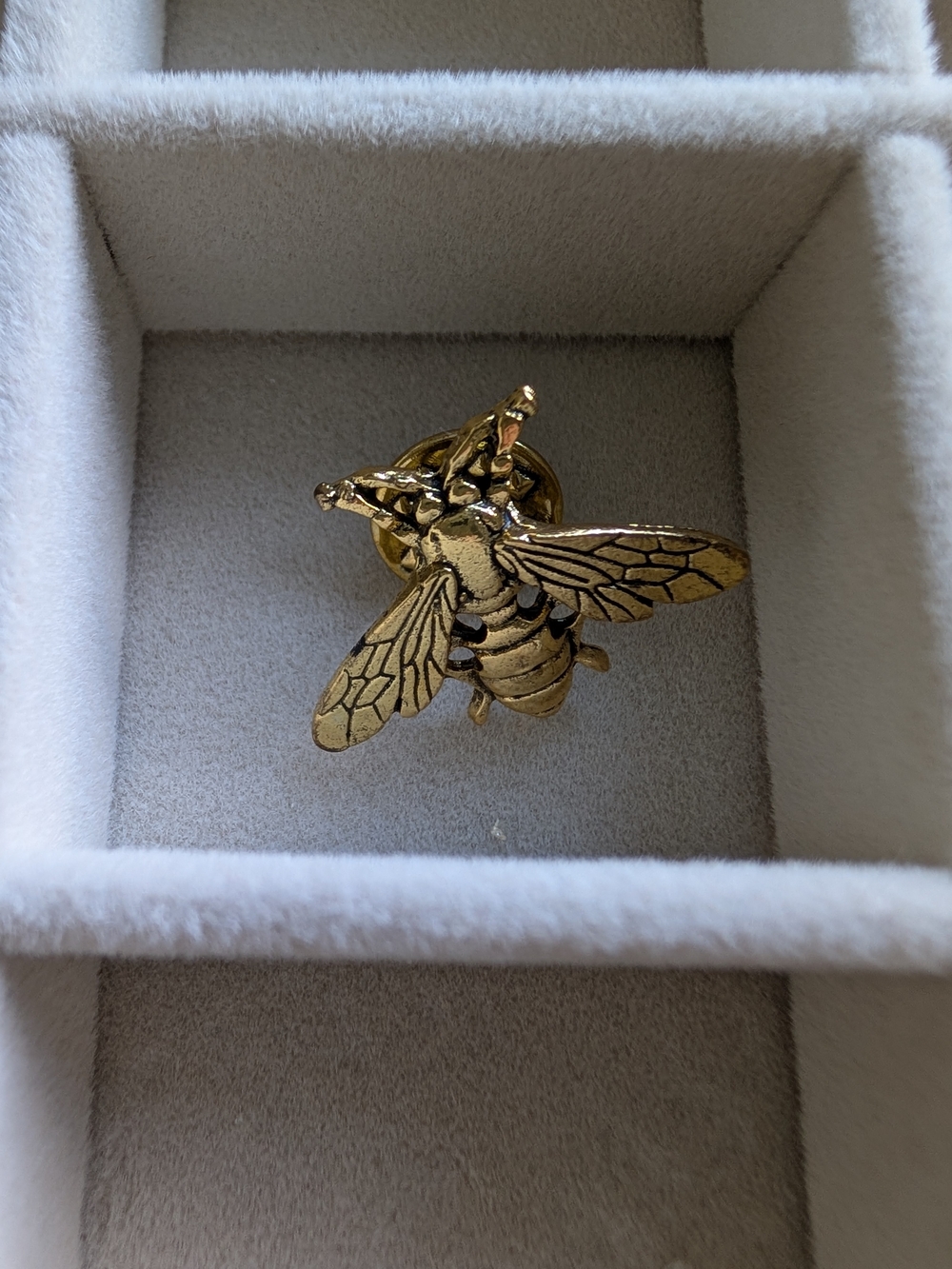 Gold Tone Bee Lapel Pin